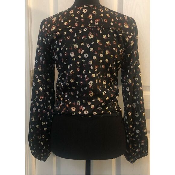 Abercrombie and Fitch    - Picture 2 of 4